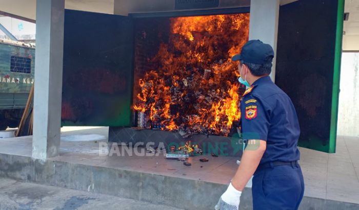 Bea Cukai Blitar Musnahkan Barang Hasil Penindakan Senilai Rp 595 Juta