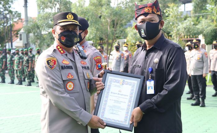 Tangkap Pelaku Percobaan Pembunuhan Kiai, Polresta Banyuwangi Beri Penghargaan Forpimka Pesanggaran