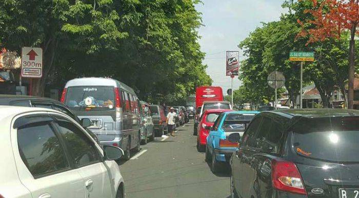 Jalur Surabaya-Nganjuk Macet, Antrean Kendaraan Capai Belasan Kilometer