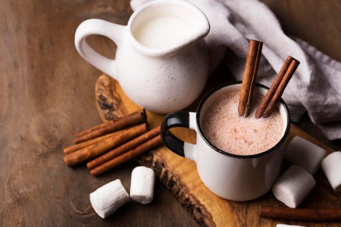 Khasiat Minum Susu Campur Kayu Manis, Bantu Tidur Lebih Nyenyak hingga Cegah Penyakit Parkinson