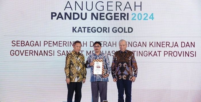 Raih Penghargaan APN Kategori Gold, Pj Gubernur Jatim Dorong Peningkatan Layanan Digitalisasi