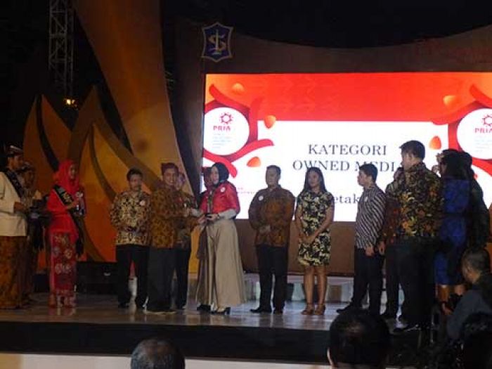 ​Hujan, Pejabat yang Hadiri PR Award di Jalan Tunjungan Kocar-kacir