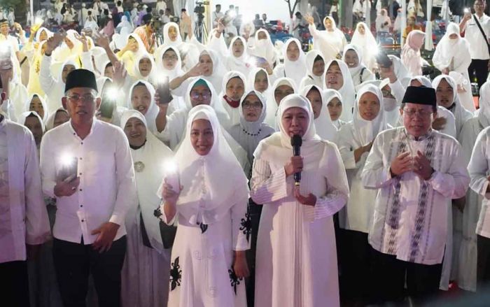 Ribuan Warga dan Gubernur Khofifah Hadiri Tabligh Akbar di Alun-Alun Kota Mojokerto