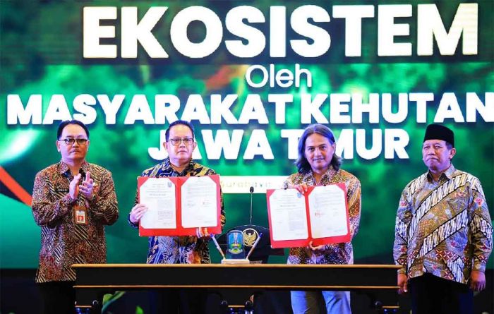 Pj Gubernur Jatim Ajak Masyarakat Masifkan Sedekah Oksigen dengan Tanam Mangrove