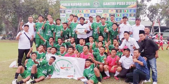 Tim Sepak Bola Mahika FC berhasil menyabet gelar juara Liga Santri Piala Kasad 2022.