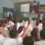 Kegiatan Pajak Bertutur 2024 yang diselenggarakan KPP Pratama Tuban di SMAN 1 Plumpang.