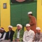 Mohamad Sanusi (tengah gamis putih) saat bersama ulama dan habaib dalam tablig akbar di Kali Pasir, Cikini, Jakarta Pusat.