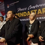 Ketua KPU Kota Blitar, Rangga Bisma Aditya, saat konferensi pers.