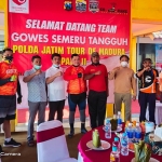 Kapolda Jatim Irjen Pol. Dr. Mohammad Fadil Imran saat transit di Kantor Kecamatan Klampis Kabupaten Bangkalan dalam acara Gowes Tangguh Semeru, Jatim Tour de Madura, Minggu (23/8/2020).