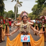 Salah satu peserta Pawai Budaya.