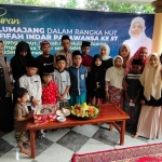 Tasyakuran yang digelar warga Lumajang bersama anak yatim piatu saat Ultah Gubernur Khofifah.