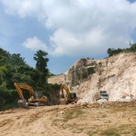 Kondisi penambangan bukit kapur di Desa Prupuh, Kecamatan Panceng.