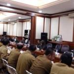 Banggar DPRD Gresik ketika evaluasi triwulan kinerja 18 camat. foto: syuhud/ BANGSAONLINE