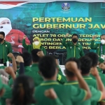 Gubernur Khofifah bersama Pangdam V/Brawijaya dan Kapolda Jatim saat menyambangi enam mess cabor Kontingen Jawa Timur untuk PON XX Papua guna memberikan motivasi dan semangat.