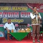 Dandim 0803/Madiun, Letkol Inf Meina Helmi, saat membuka lomba mancing.