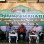 Sekdakab Pamekasan Totok Hartono saat menghadiri pembinaan khusus bagi khatib sholat Jum