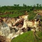 Galian batu kumbung di Dusun Koro, Desa Pompongan, Merakurak yang longsor tadi sore. (Suwandi/BANGSAONLINE)