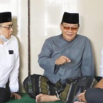 DAPAT WEJANGAN: Kelana Aprilianto sowan ke tokoh NU Sidoarjo, KH Hasyim Hambali (Gus Hasyim), Kamis (15/10) sore. foto: ist.