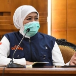 Gubernur Jatim, Khofifah Indar Parawansa memberikan informasi terkait perkembngan penanganan Covid-19 di Jatim di Gedung Negara Grahadi, Surabaya. foto: ist.