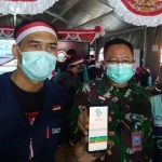 dr I.D.G. Nalendra Djaya Iswara SpB SpBTKV (tengah pakai baju dinas), Penanggung Jawab Penanganan Covid-19 RS Lapangan Kogabwilhan II Jawa Timur, saat melaunching teleCovida di jalan Indrapura Surabaya, Senin (17/8/2020). foto: nanang fachrurrozi/ bangsaonline.com