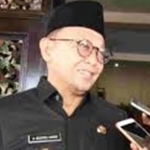 Bupati Sumenep Abuya Busyro Kariem?.