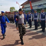 Bupati Pasuruan Irsyad Yusuf saat memantau pasukan dalam Apel Siaga Bencana.