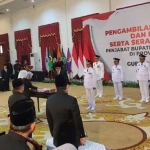 Pelantikan Pj Bupati Pamekasan yang berlangsung di Gedung Negara Grahadi, Surabaya.