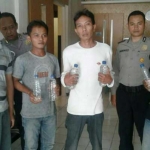 3 pemabuk saat diamankan di Mapolsek Tambaksari.