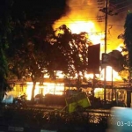 Situasi ketika Pasar Gresik terbakar. foto istimewa.