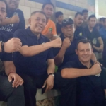 Delegasi dari Federasi Sepak Bola Chili saat foto bersama pemain dan pengurus lama Persekabpas.