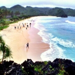 Pantai Srau, Pacitan. foto: Dolan Dolen