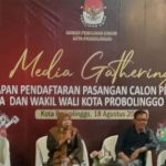 KPU Kota Probolinggo saat menggelar media gathering.