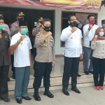 Hj. Sri Wahyuni, Anggota Komisi V DPR RI beserta Kombespol Dirpamobvit Polda Jatim dan Bupati Ipong saat me-launching Kampung Tangguh Semeru di Desa Semanding.