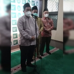 Deputi Bidang Perkoperasian KemenKop UKM, Ahmad Zabadi, saat jumpa pers di BMT UGT Sidogiri Pasuruan.