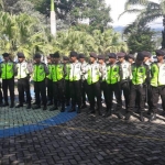 Anggota Polres Batu saat apel pengamanan long weekend Paskah.