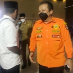 Bupati Hendy bersama Wabup Gus Firjaun saat menggelar deklarasi damai penandatanganan pakta integritas dan doa bersama di Gedung Serbaguna Kaliwates, Selasa (16/11) sore.