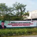 Spanduk bergambar Ketua KPK, Firli Bahuri, di kawasan Kecamatan Sukodono, Sidoarjo. Foto: Ist