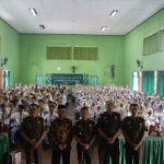 Harry Rachmat (tengah) dengan Tim Bidang Intelijen Kejari Kota Kediri