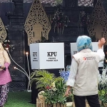 TPS 06 Kelurahan Singonegaran, salah satu TPS unik yang dikunjungi Pj. Wali Kota Kediri. Foto: MUJI HARJITA/ BANGSAONLINE