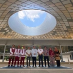 Bupati Kediri, Handindhito Himawan Pramana, saat foto bersama usai meninjau Bandara Internasional Dhoho. Foto: Ist