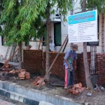 Pembangunan kamar mandi untuk ruang komisi II dan I.