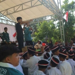 Forum Mahasiswa Palengaan Bersatu (FMPB) saat menggelar Jalan-jalan sehat bersama Pondok Pesantren (Ponpes) Sumur Tengah Palengaan Laok, dalam memperingati HUT ke-78 RI.