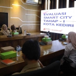 Sejumlah OPD di Kota Kediri saat mengikuti Evaluasi Tahap I yang digelar Kemenkominfo selaku Tim Assesor Smart City secara daring. Foto: Ist