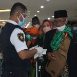 Suasana Jemaah Umrah yang berangkat dari Bandara Juanda.