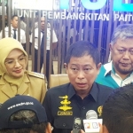 Menteri Jonan saat berada di PLTU Paiton, didampingi Bupati Probolinggo Tantri.