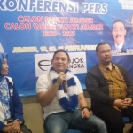 Ifan Ariadna memberikan keterangan usai mendaftar dalam penjaringan di Partai Demokrat-PAN.