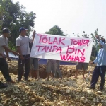 Warga saat melakukan demo