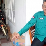 Sudiono Fauzan menunjukkan tempat Honda Vario 150 miliknya yang raib.