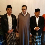 Dr KH Asep Saifuddin Chalim (nomor 2 dari kanan) saat bersilaturahim bersama Syaikh Dr Abd al-Mun’im al-Ghumariy (nomor 3 dari kanan), salah satu ulama dan intelektual terkemuka di Maroko. foto: istimewa/bangsaonline.com