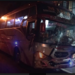 Kondisi Bus Mira usai menghantam dua kendaraan di jalan raya Janti kabupaten Jombang